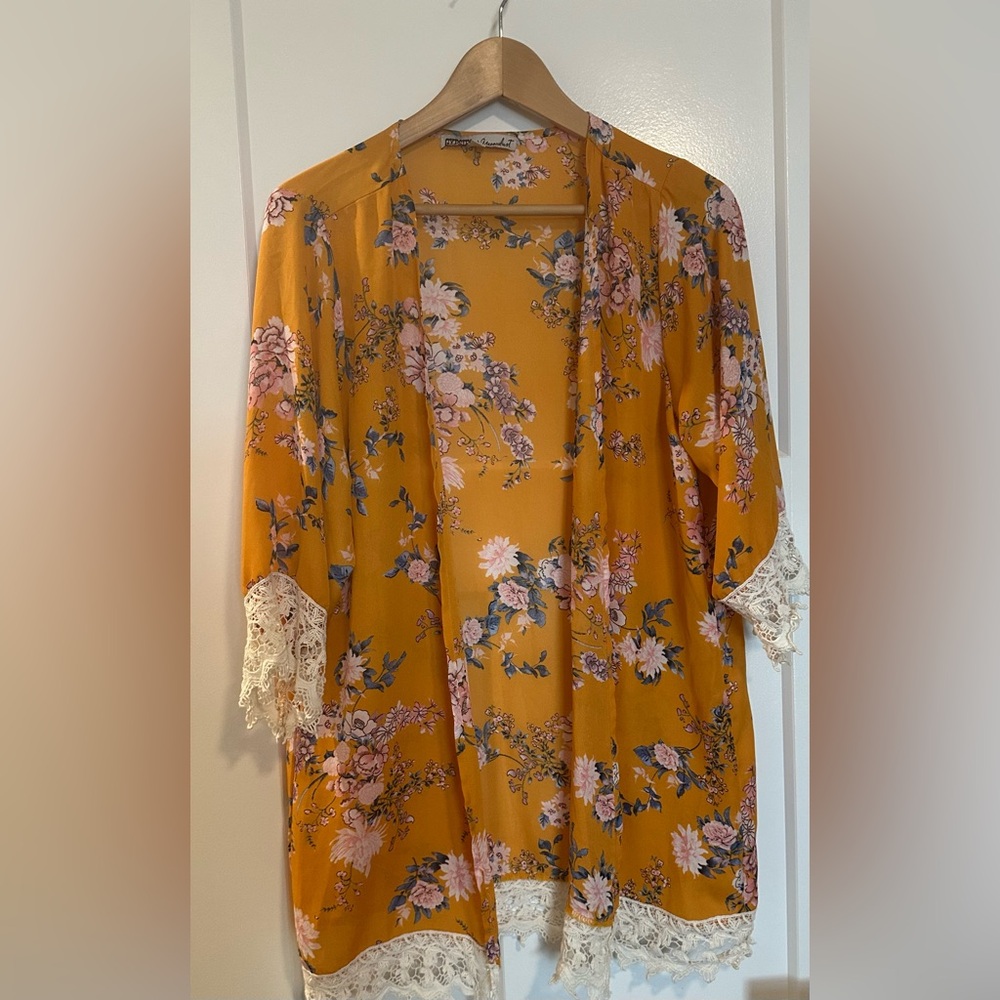 Yellow Floral Kimono with Lace Trim – Boho Chic Layering Piece